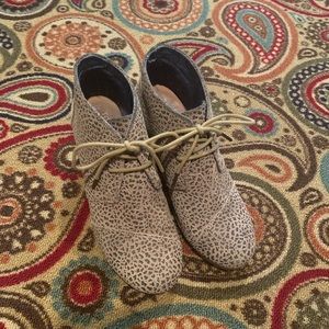 Leopard Toms booties